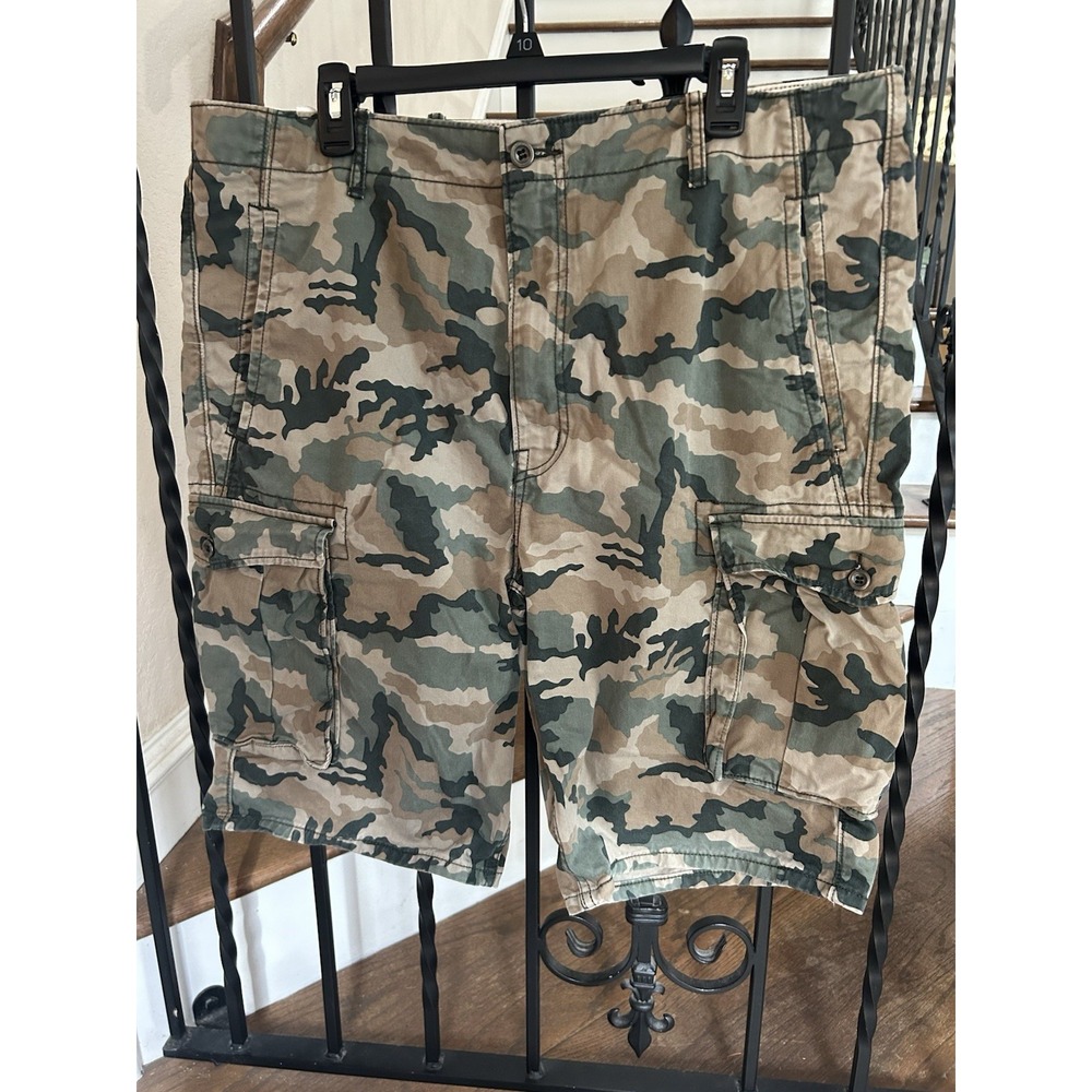Men's Size 38 Levi's Cargo Shorts Camouflage Zip Fly Reinforced Pockets